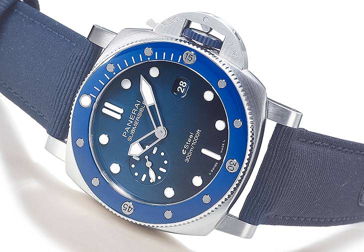 沛納海Submersible QuarantaQuattro eSteelVerde Smeraldo PAM01289  首款再生鋼材潛水錶