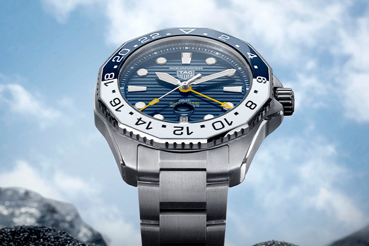 藍、白率性夏日運動風！泰格豪雅Aquaracer Professional 300 GMT兩地時間腕錶