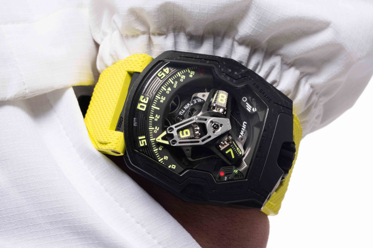 URWERK UR-230 “Black Star” 腕錶