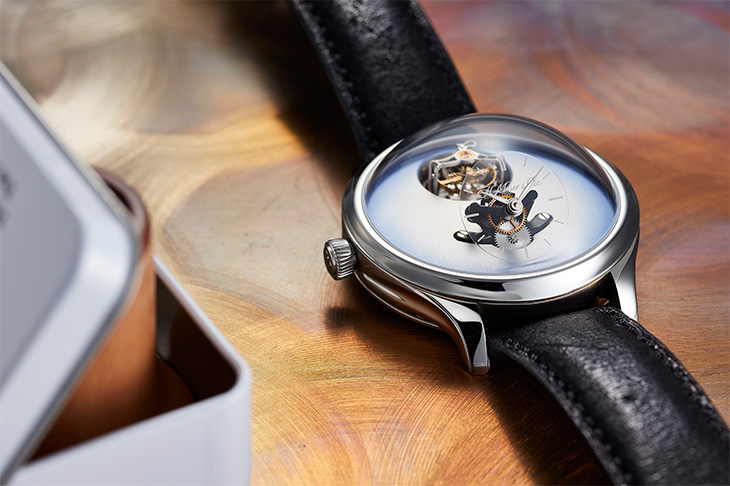 雙強聯手！前衛與古典的結合 H.MOSER & CIE. X MB&F勇創者圓柱游絲陀飛輪腕錶