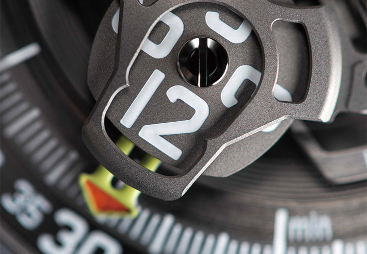 URWERK UR-100V Magic T