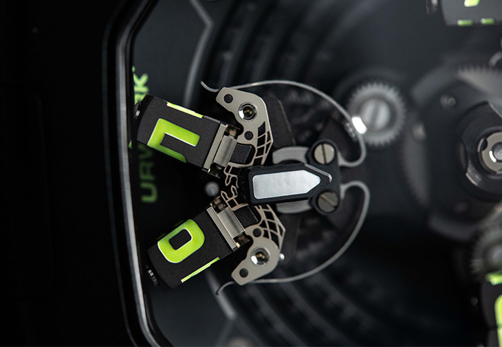 URWERK UR-120 Space Black