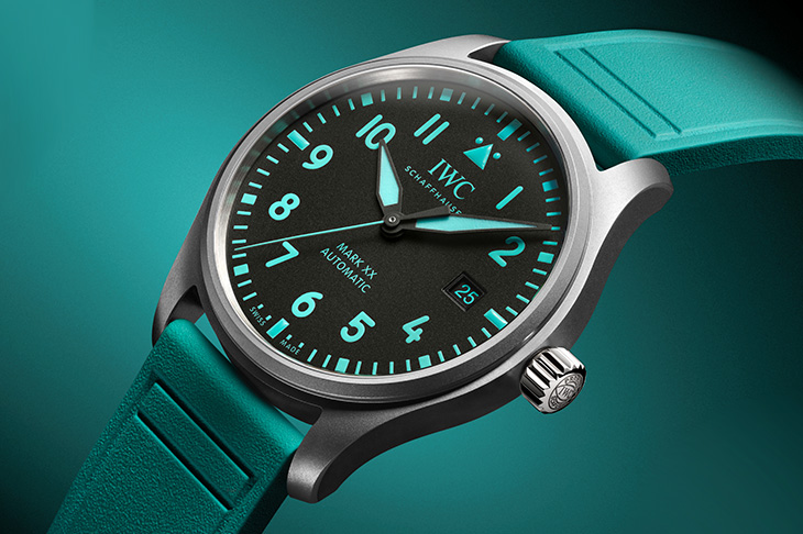 啞灰鈦金屬錶殼   IWC 馬克二十飛行員Mercedes-AMG馬石油F1車隊特別版腕錶