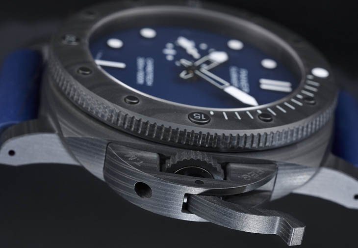 沛納海Submersible QuarantaQuattro Carbotech Blu Abisso