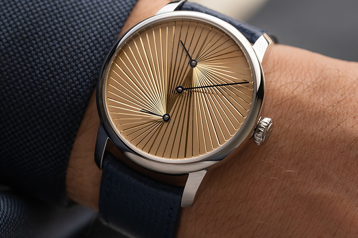 Louis Erard與atelier oï工作室再次合作 發表全新Le Régulateur Louis Erard x atelier Oï 三針一線金色面盤聯名限量腕錶