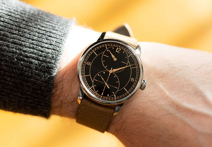 LOUIS ERARD Le Régulateur Gravé Noir三針一線黑色雕刻面盤腕錶