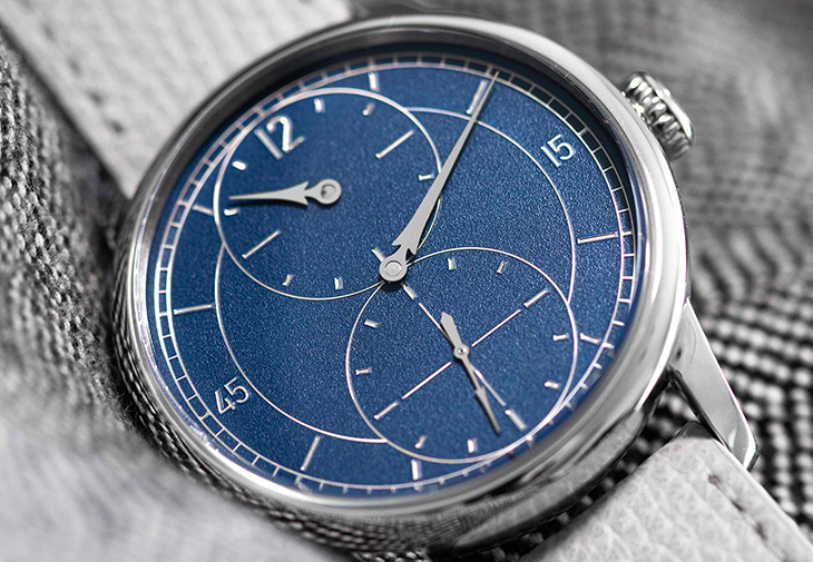 LOUIS ERARD Le Régulateur Gravé Bleu三針一線午夜藍雕刻面盤腕錶