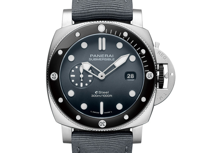 沛納海Submersible QuarantaQuattro eSteel