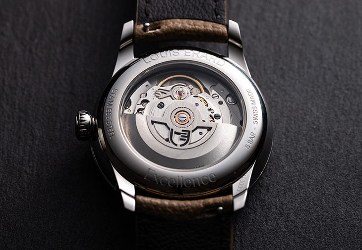 LOUIS ERARD Le Régulateur Gravé Noir三針一線黑色雕刻面盤腕錶