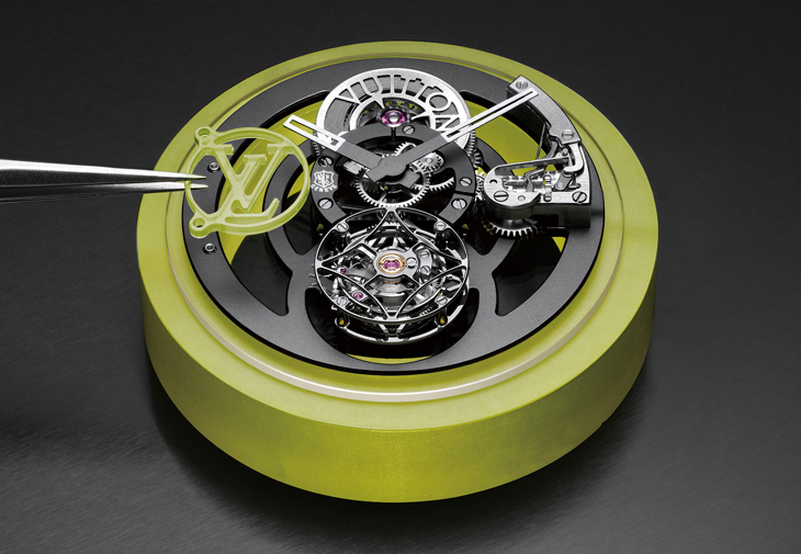 路易威登LOUIS VUITTON Tambour Moon藍寶石水晶鏤空陀飛輪
