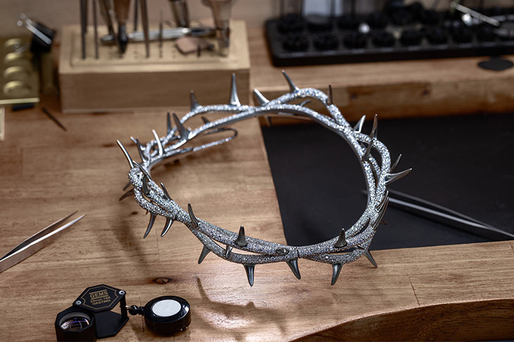 藝術與工藝的獨特作品！Tiffany & Co.攜手美國知名饒舌歌手肯卓克·拉瑪呈現「荊棘王冠」