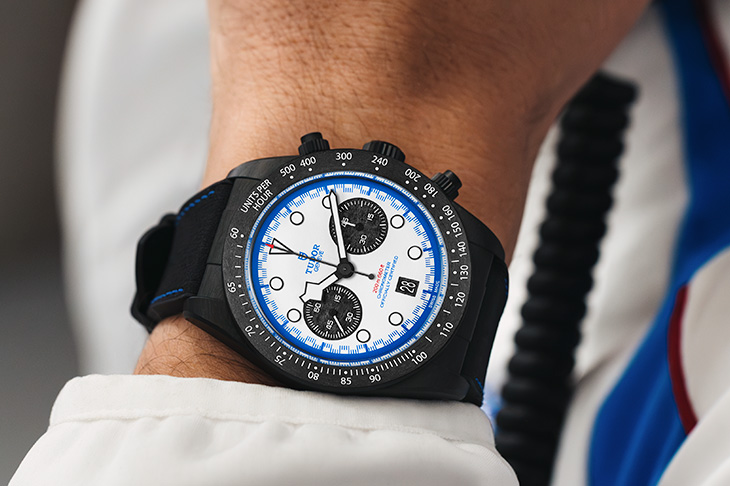 融合Racing Bulls F1藍白紅色調！  帝舵Black Bay Chrono Carbon 25限定版計時腕錶