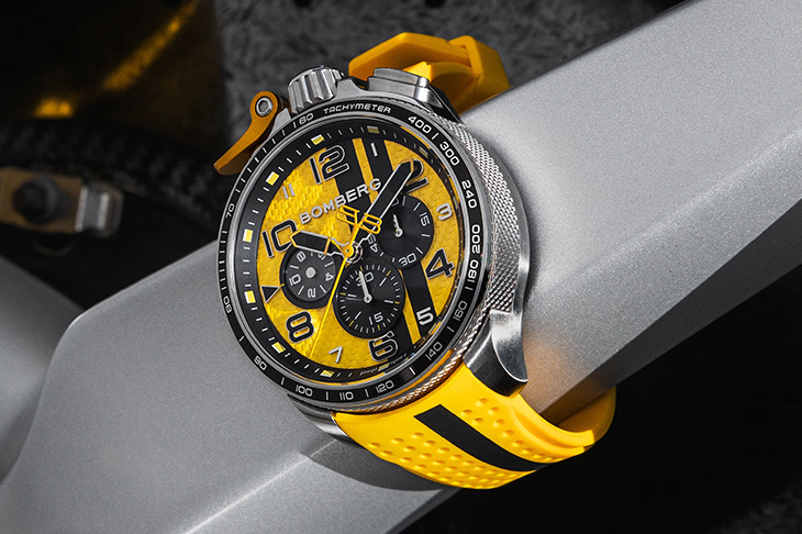 賽車與計時的完美協奏 BOMBERG Bolt-68閃電黃賽車計時碼錶