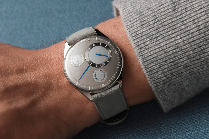 升級自主研發機芯／RESSENCE Type 11