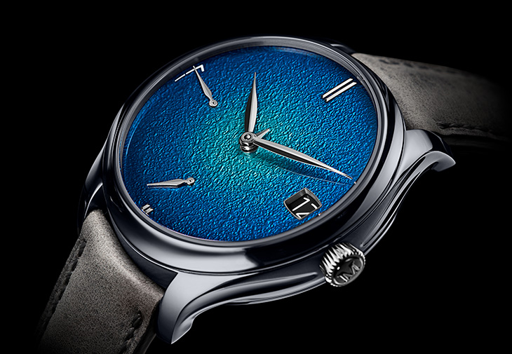 H. MOSER & CIE.亨利慕時勇創者萬年曆鉭金屬藍色琺瑯腕錶