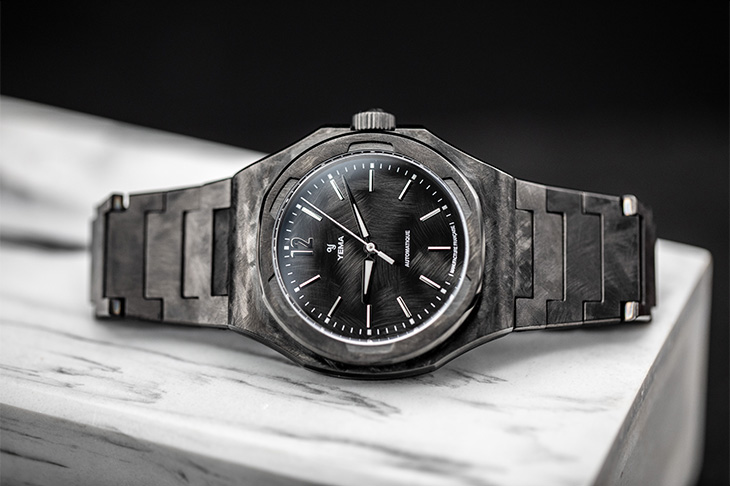 內外都經手工刷紋修飾！YEMA Wristmaster Traveller CMM.20自製機芯限量腕錶
