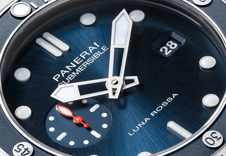 PANERAI沛納海Submersible QuarantaQuattro Luna Rossa Ti-Ceramitech™腕錶