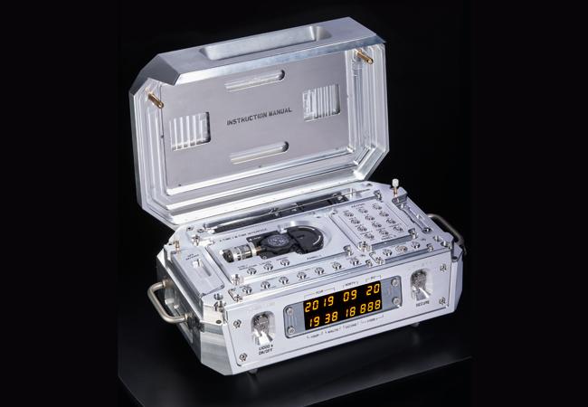Urwerk 原子機械控制鐘錶