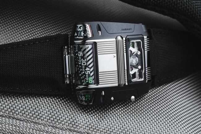 30度斜線排列顯示 URWERK UR-111C TT