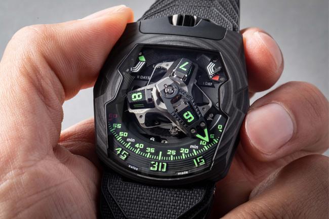 構思新機芯 URWERK UR-220 Falcon Project 碳纖維腕錶