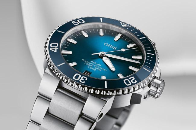 五日鍊機芯亮相 豪利時Aquis Caliber 400日期錶