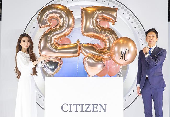 田馥甄特別準備生日禮盒致贈CITIZEN台灣分公司總經理渡邉将人，祝CITIZEN xC系列25週年生日快樂。