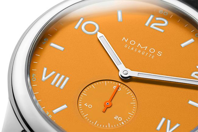 NOMOS以淺灰和亮橘Club Campus腕錶禮讚畢業生