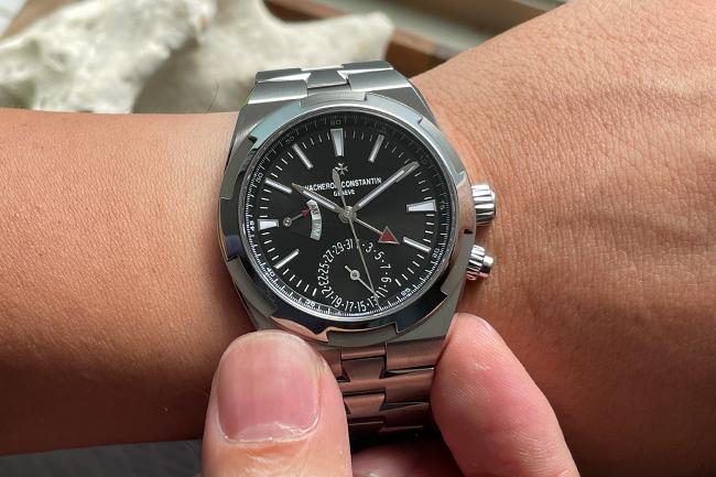 VACHERON CONSTANTIN Overseas Dual Time 應該是這時代最實用的功能