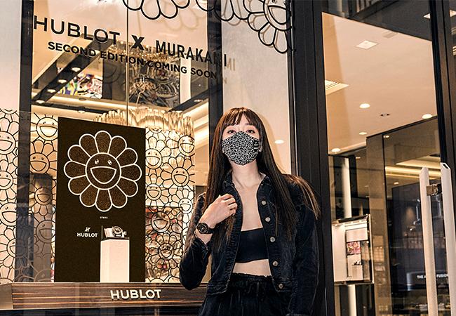 宇舶台北專賣店展出全台唯一村上隆微笑小花窗貼