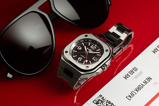BELL & ROSS BR 05 GMT腕錶  時間一到準時啟航