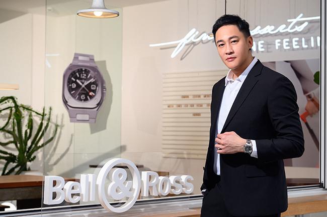 一錶在手兩地時間一目了然！全能導演何潤東詮釋BELL & ROSS BR 05 GMT腕錶