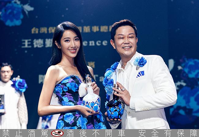 皇家禮炮21年新奢時尚系列－藍玫瑰限定版