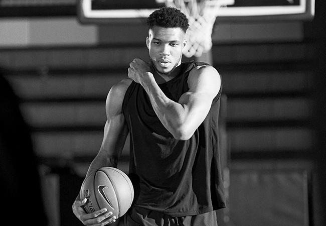 百年靈形象代言人揚尼斯·安戴托昆波（Giannis Antetokounmpo）