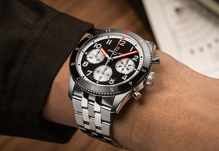 百年靈Classic AVI Chronograph 42 Mosquito經典飛行員計時腕錶「蚊式轟炸機」特別版