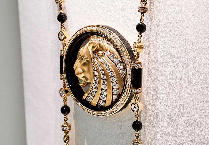 CHANEL香奈兒Médaillon Lion長項鍊錶