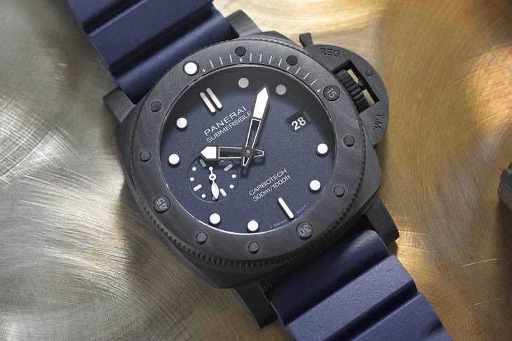 沛納海Submersible QuarantaQuattro Carbotech Blu Abisso潛水腕錶PAM01232 44毫米新尺寸