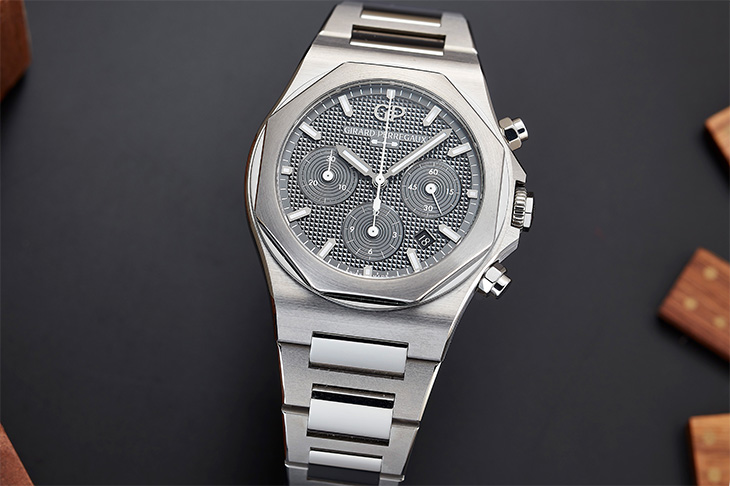 首度引入鈦金屬材質GIRARD-PERREGAUX Laureato桂冠系列鈦金屬計時碼錶