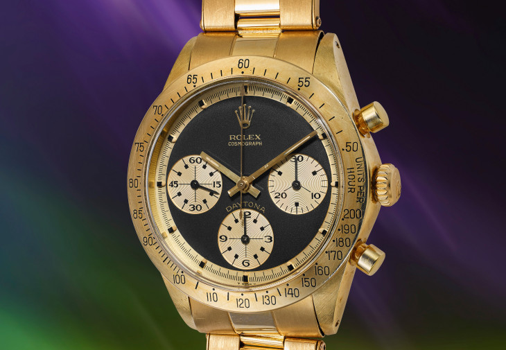 紐約富藝斯鐘錶拍賣品之一，勞力士型號 6239「Paul Newman，John Player Special」黃金計時鏈帶腕錶，備黑色「Paul Newman， John Player Special」錶盤，約 1970 年制。附勞力士修復工作坊保證書、錶盒。估價：500,000 - 1,000,000 美元