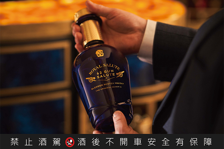 皇家禮炮磅礡鉅獻62禮讚嶄新系列 奢選50種原酒勾兌而成 蘊含已消逝酒廠Caperdonich絕奢酒液