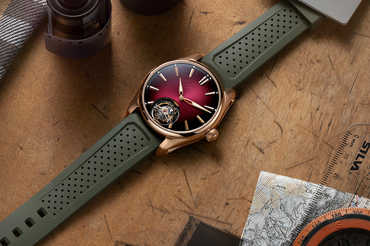 釋放野性的優雅 H.Moser & Cie.開拓者陀飛輪酒紅色腕錶