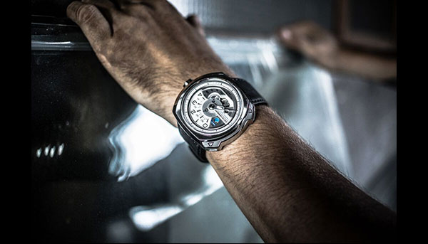 SEVENFRIDAY 面盤魔術師 施展華麗V「算計」