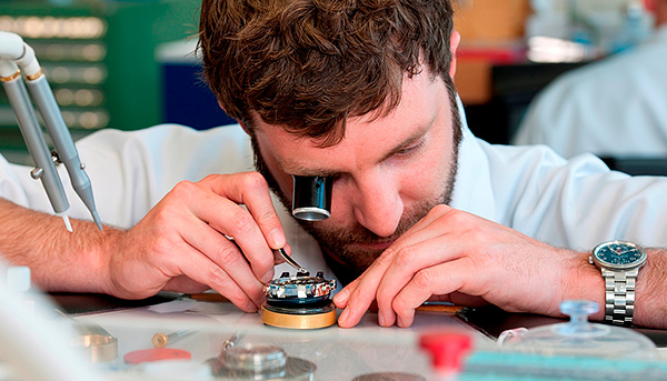 雅典錶正式宣佈提供5年機芯保固