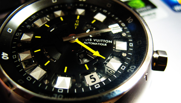 LOUIS VUITTON Tambour Spin Time 影片介紹