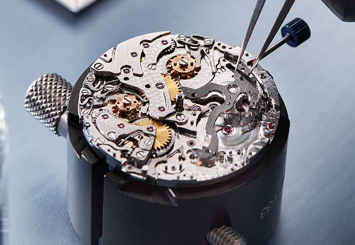 百達翡麗PATEK PHILIPPE Cubitus 5822P-001瞬跳大日期、星期及月相腕錶