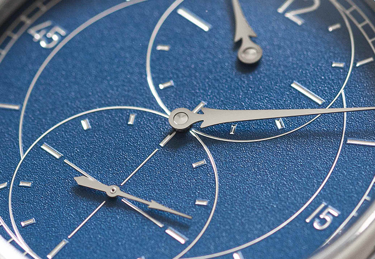 LOUIS ERARD Le Régulateur Gravé Bleu三針一線午夜藍雕刻面盤腕錶