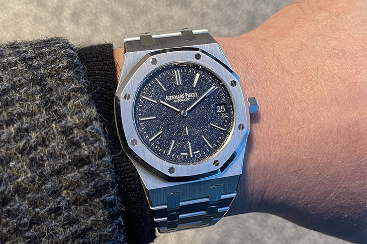 藍色粒面裝飾面盤！白金款愛彼皇家橡樹系列Jumbo超薄腕錶39mm