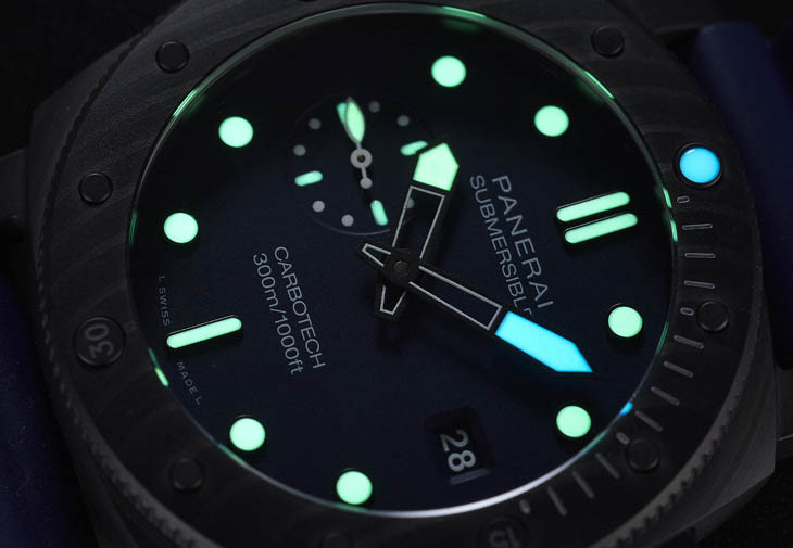 沛納海Submersible QuarantaQuattro Carbotech Blu Abisso