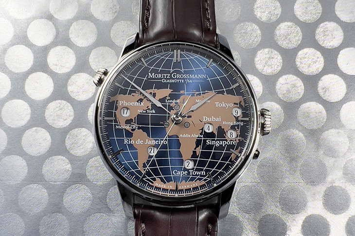 從圓形窗口看世界時間！MORITZ GROSSMANN Universalzeit世界時區腕錶