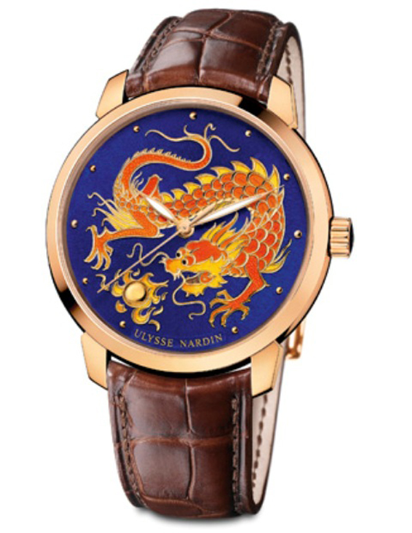 雅典《Classico填彩琺瑯金龍腕錶》，搭載 UN -815自動上鍊機芯，並榮獲瑞士COSC天文台認證，搭配手工縫製鱷魚皮錶帶連18K白金或紅金錶扣。